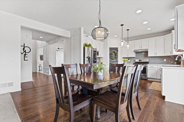 2501 Marie CIRCLE, Waukesha, WI 53189