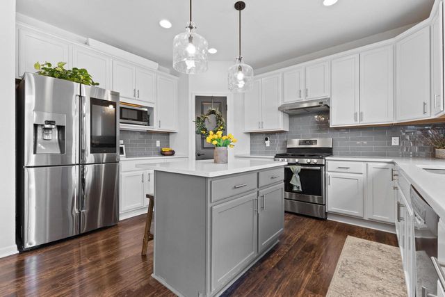 2501 Marie CIRCLE, Waukesha, WI 53189