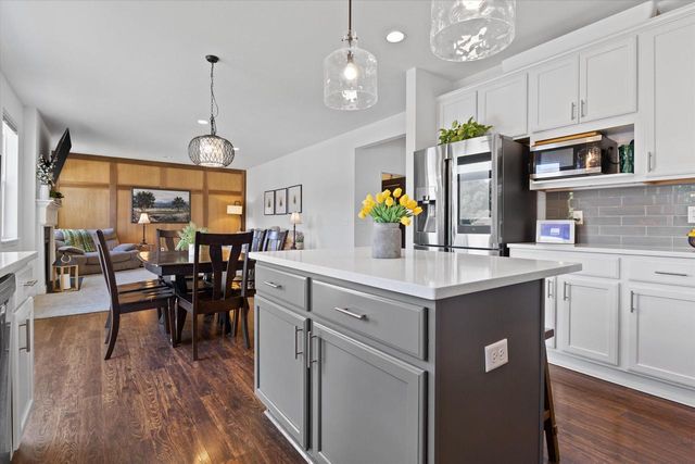2501 Marie CIRCLE, Waukesha, WI 53189