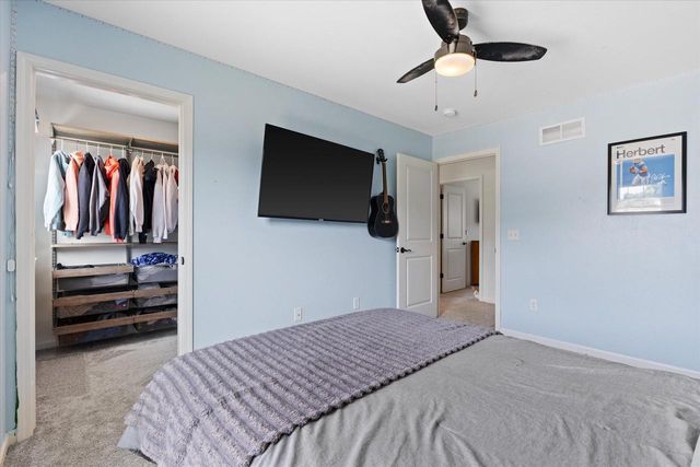 2501 Marie CIRCLE, Waukesha, WI 53189