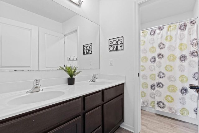 2501 Marie CIRCLE, Waukesha, WI 53189