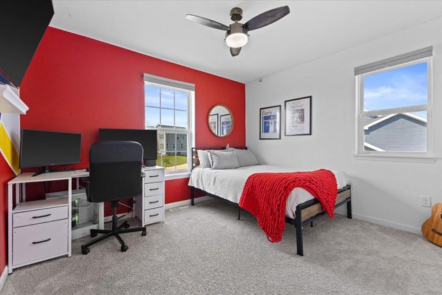 2501 Marie CIRCLE, Waukesha, WI 53189