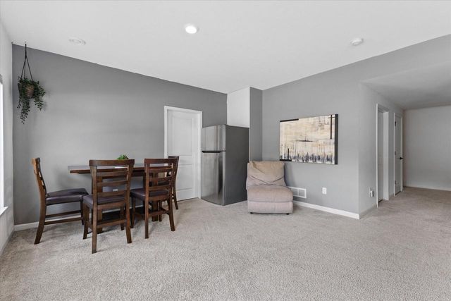 2501 Marie CIRCLE, Waukesha, WI 53189