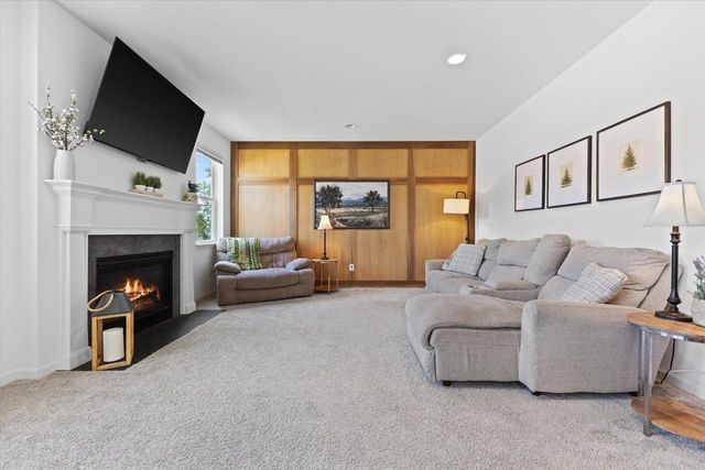 2501 Marie CIRCLE, Waukesha, WI 53189