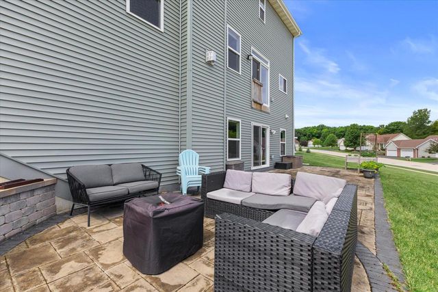 2501 Marie CIRCLE, Waukesha, WI 53189