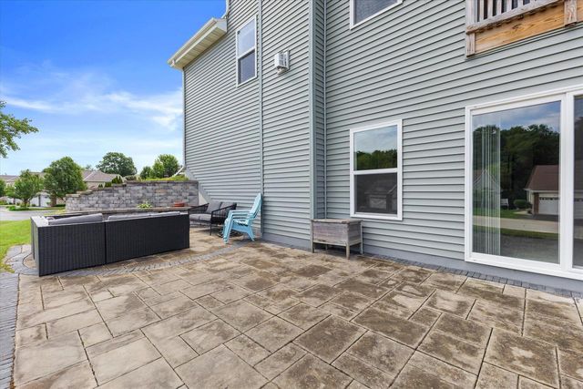 2501 Marie CIRCLE, Waukesha, WI 53189