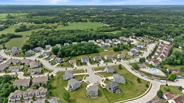2501 Marie CIRCLE, Waukesha, WI 53189