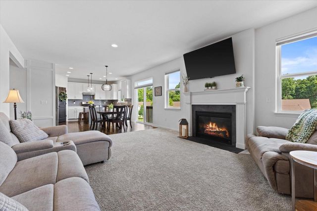 2501 Marie CIRCLE, Waukesha, WI 53189