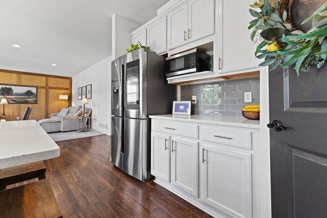 2501 Marie CIRCLE, Waukesha, WI 53189