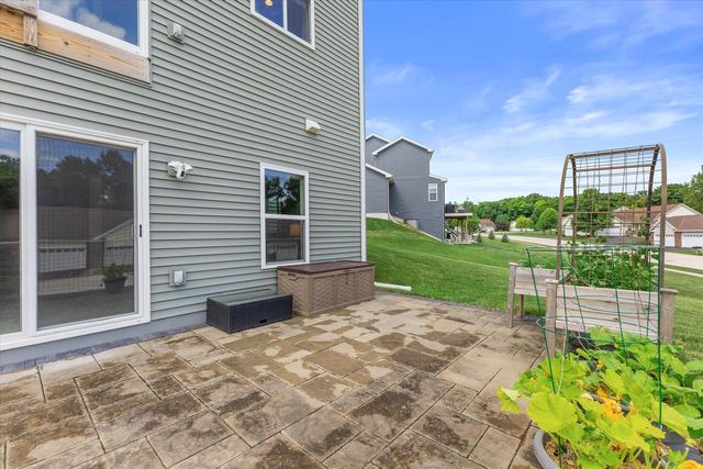 2501 Marie CIRCLE, Waukesha, WI 53189