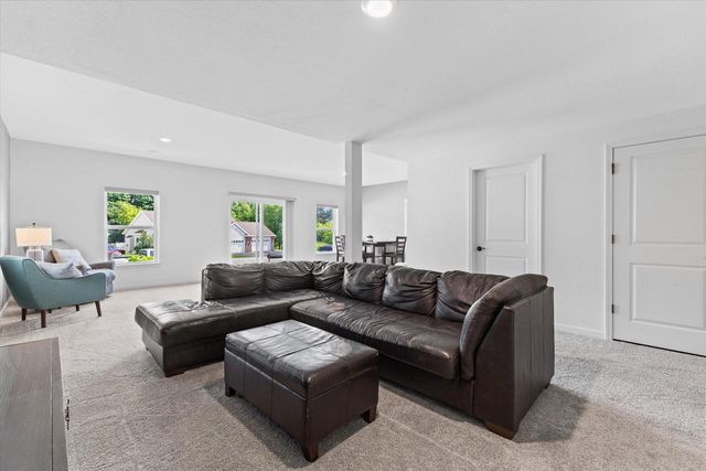2501 Marie CIRCLE, Waukesha, WI 53189