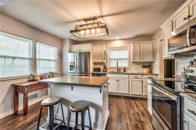 404 S Winterbrooke Drive, Olathe, KS 66062