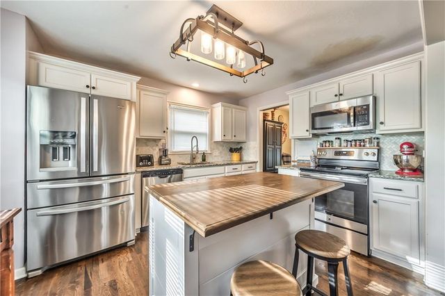 404 S Winterbrooke Drive, Olathe, KS 66062