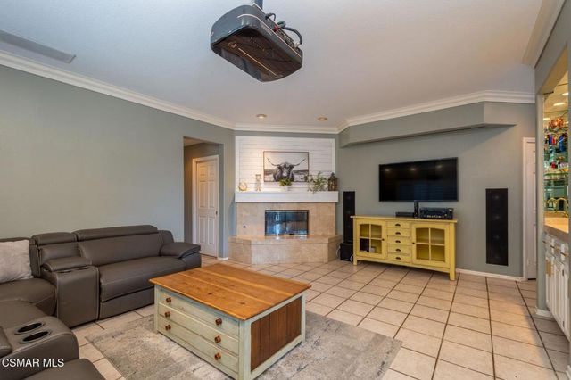 1014 Borden Avenue, Simi Valley, CA 93065