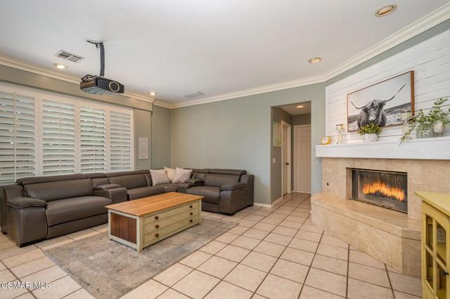 1014 Borden Avenue, Simi Valley, CA 93065