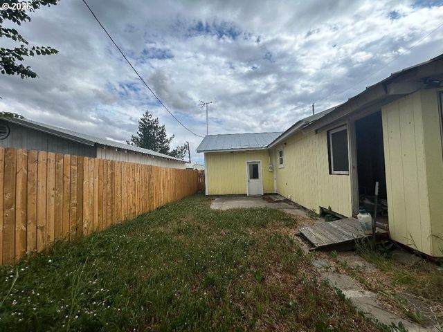 238 DAWSON St, Halfway, OR 97834