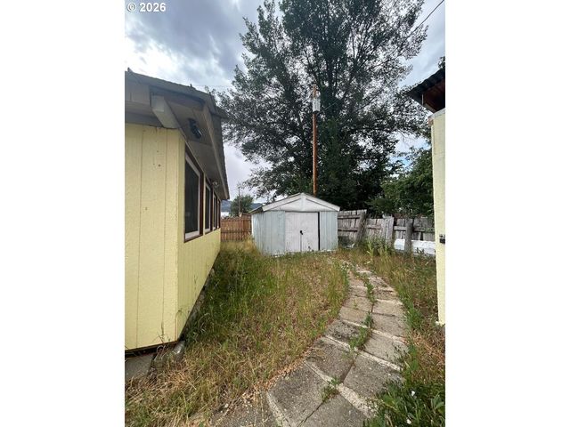 238 DAWSON St, Halfway, OR 97834