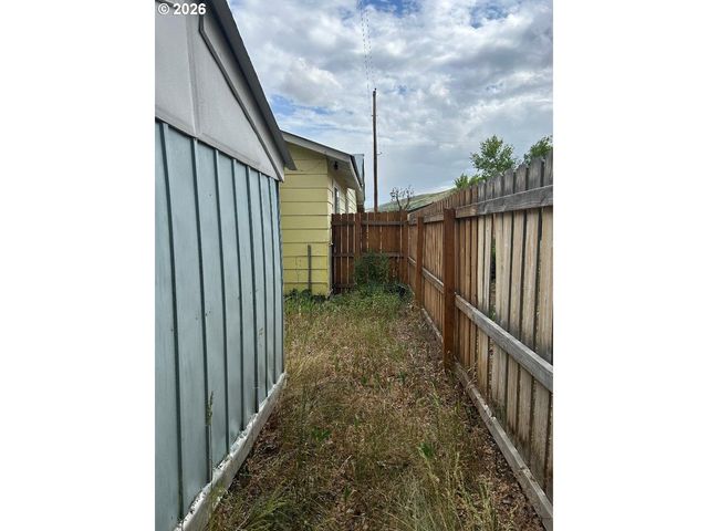 238 DAWSON St, Halfway, OR 97834