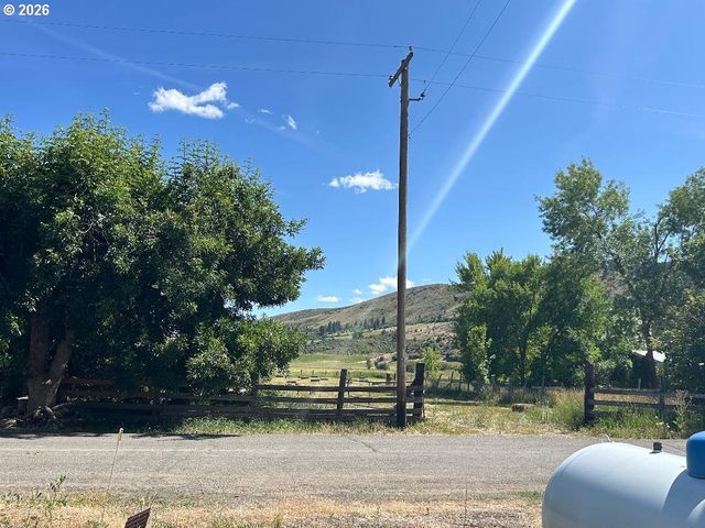 238 DAWSON St, Halfway, OR 97834