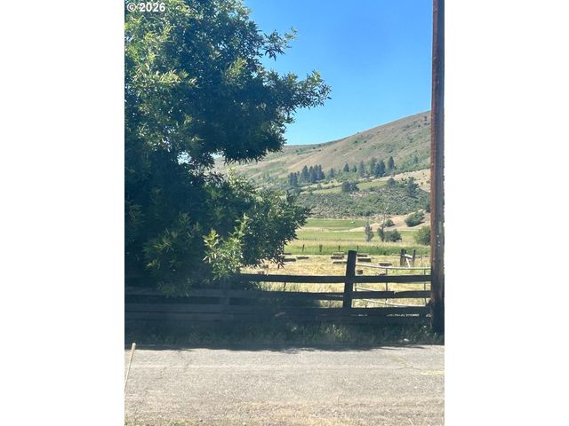 238 DAWSON St, Halfway, OR 97834