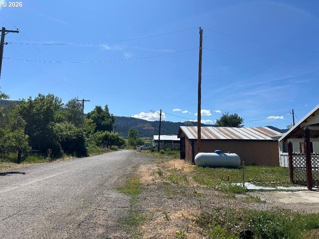 238 DAWSON St, Halfway, OR 97834