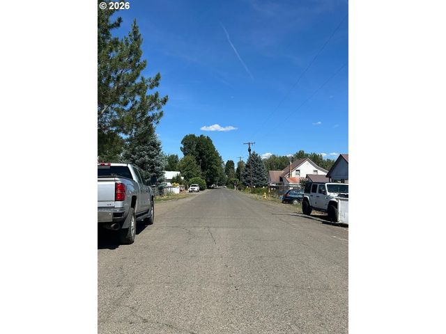 238 DAWSON St, Halfway, OR 97834