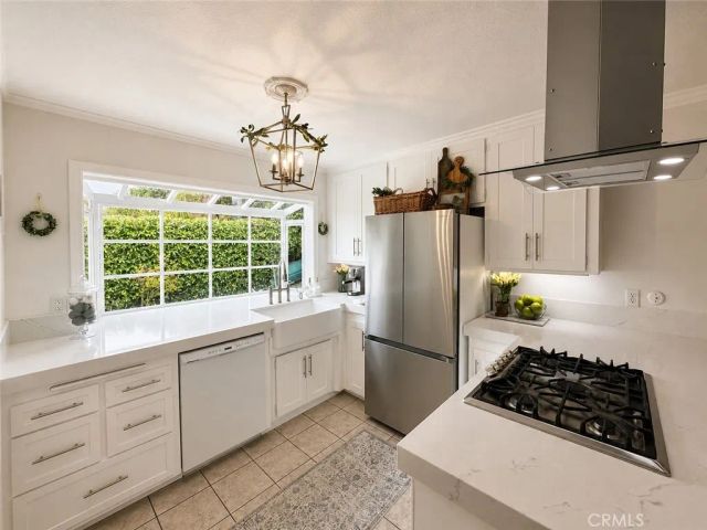 26261 Veva Way, Calabasas, CA 91302