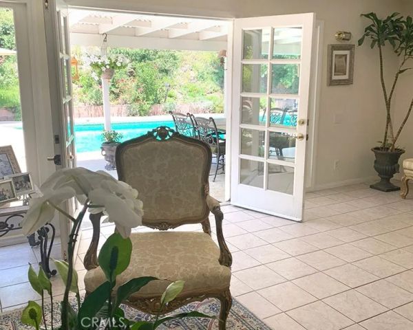 26261 Veva Way, Calabasas, CA 91302