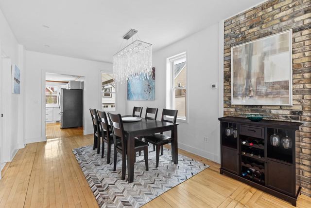 1850 Arlington PLACE, Milwaukee, WI 53202