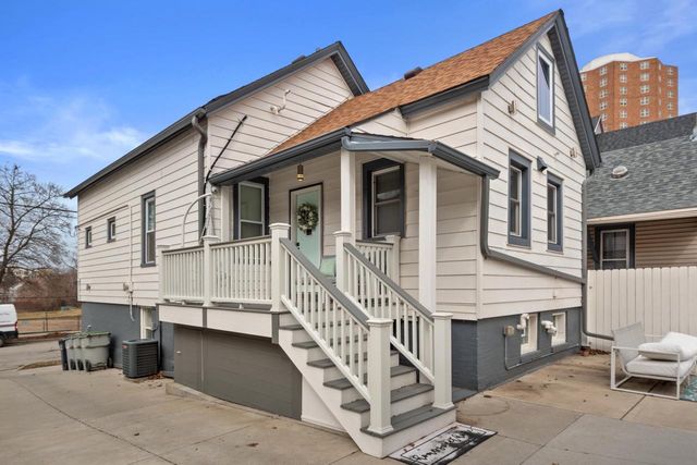 1850 Arlington PLACE, Milwaukee, WI 53202