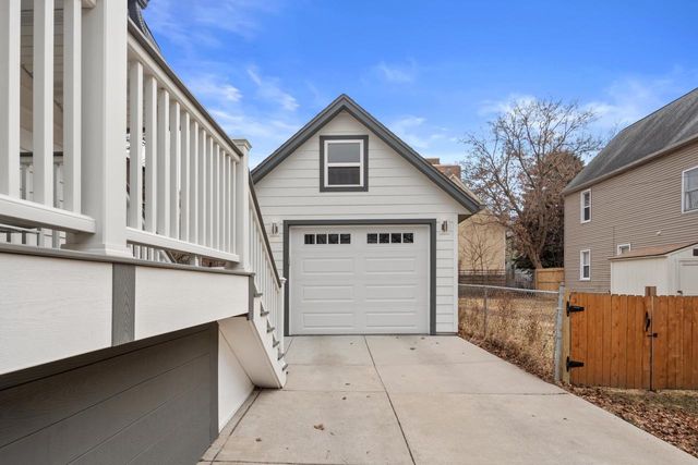 1850 Arlington PLACE, Milwaukee, WI 53202