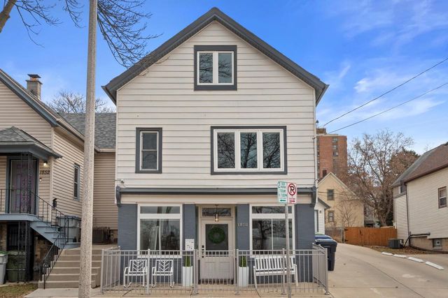 1850 Arlington PLACE, Milwaukee, WI 53202