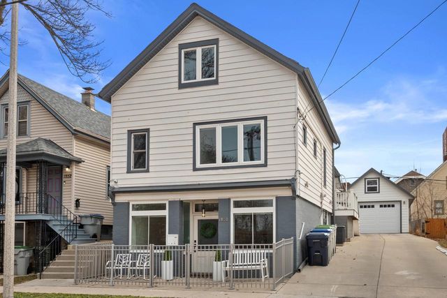 1850 Arlington PLACE, Milwaukee, WI 53202