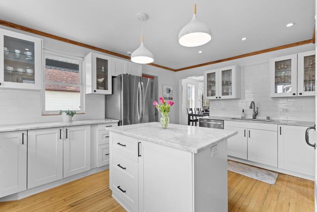 1850 Arlington PLACE, Milwaukee, WI 53202