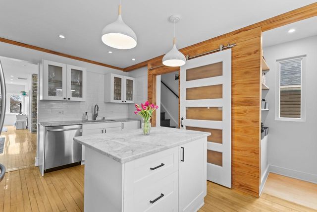 1850 Arlington PLACE, Milwaukee, WI 53202
