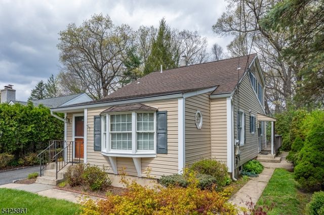 31 Iroquois Trl, Denville Twp., NJ 07834