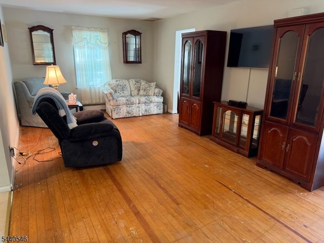 31 Iroquois Trl, Denville Twp., NJ 07834