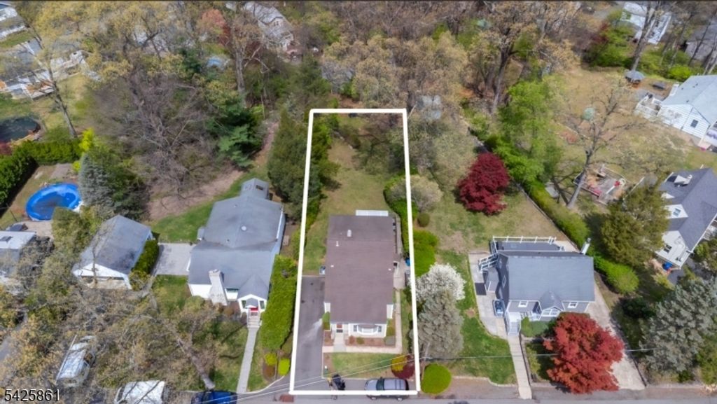 31 Iroquois Trl, Denville Twp., NJ 07834
