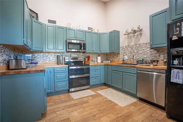 2124 FOX RUN LANE, Lake Wales, FL 33898