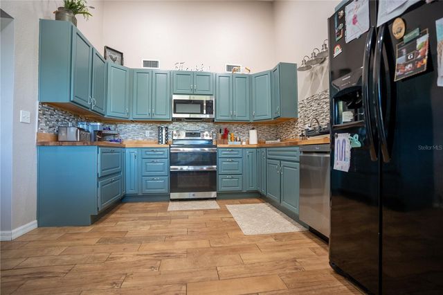 2124 FOX RUN LANE, Lake Wales, FL 33898
