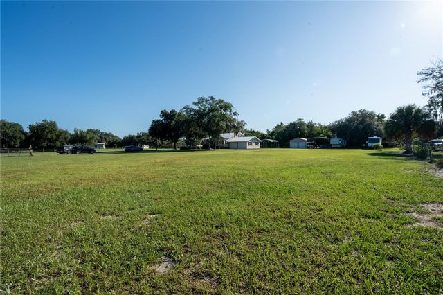 2124 FOX RUN LANE, Lake Wales, FL 33898