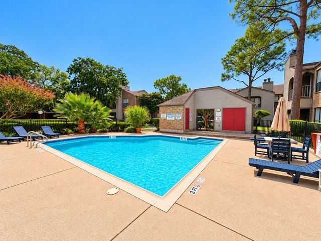 2025 Augusta Drive 203, Houston, TX 77057