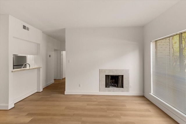 2025 Augusta Drive 203, Houston, TX 77057