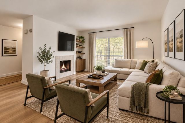 2025 Augusta Drive 203, Houston, TX 77057