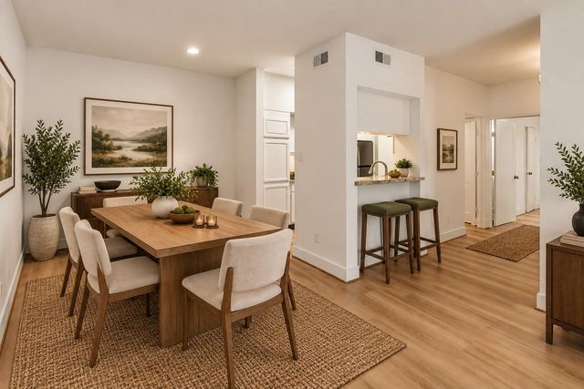 2025 Augusta Drive 203, Houston, TX 77057