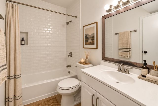 2025 Augusta Drive 203, Houston, TX 77057
