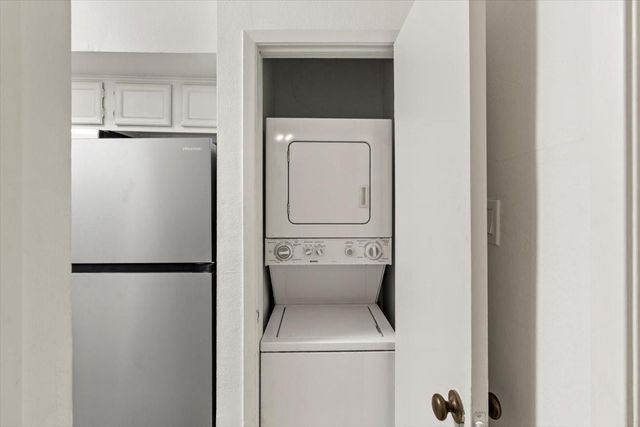 2025 Augusta Drive 203, Houston, TX 77057