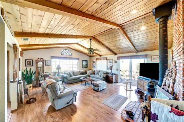 11720 Honeybee Lane, Juniper Hills, CA 93543