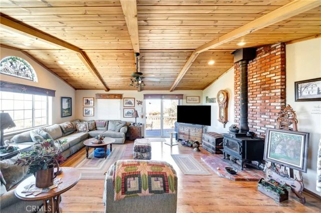 11720 Honeybee Lane, Juniper Hills, CA 93543