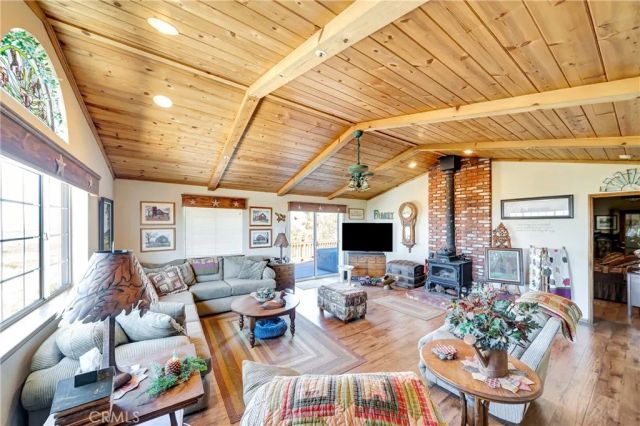 11720 Honeybee Lane, Juniper Hills, CA 93543